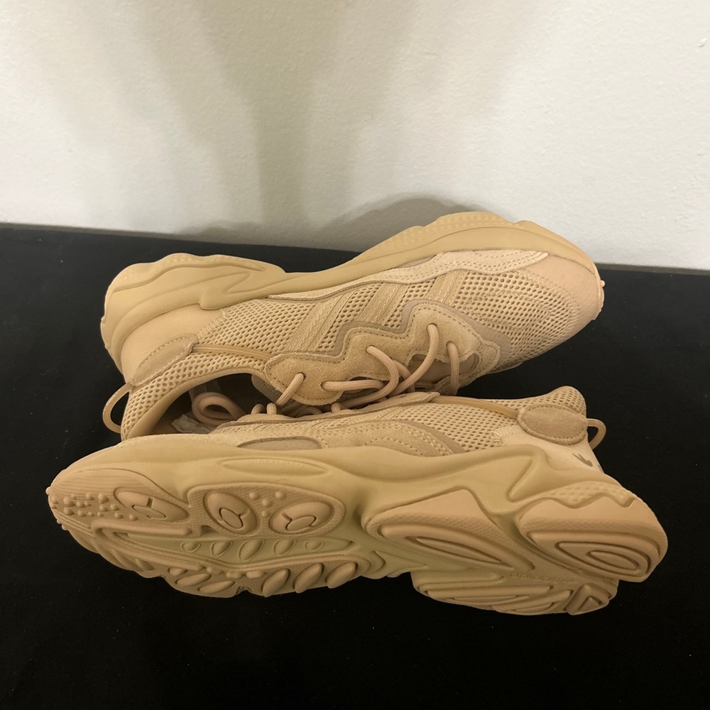NEW Adidas OZWEEGO Sneakers Beige Color Size 9